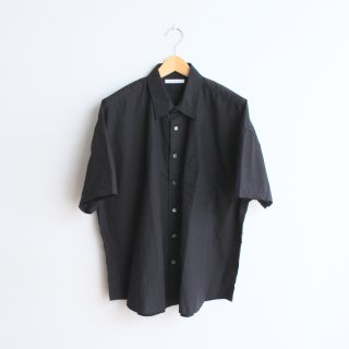 <img class='new_mark_img1' src='https://img.shop-pro.jp/img/new/icons3.gif' style='border:none;display:inline;margin:0px;padding:0px;width:auto;' />REGULAR WIDE S/S SHIRT-TYPEWRITER BLACK