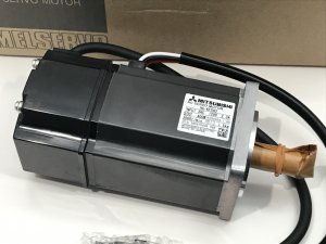 新品 MITSUBISHI/三菱 HC-KFS73K サーボモーター-