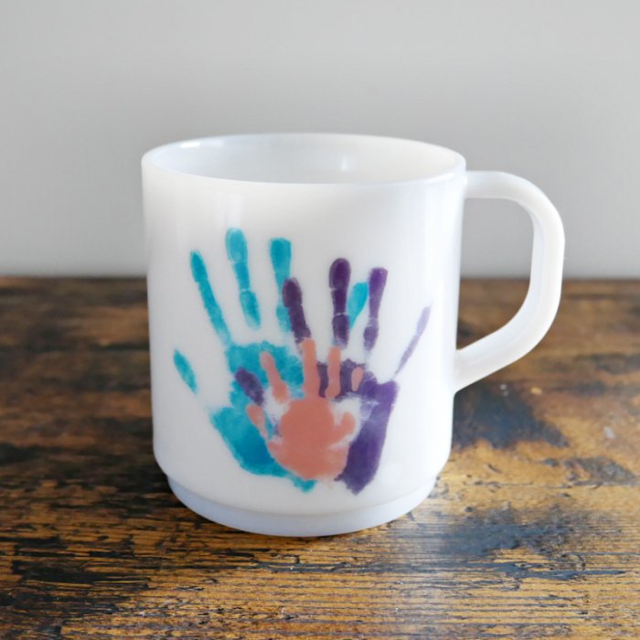 子供の手形で作るマグカップ