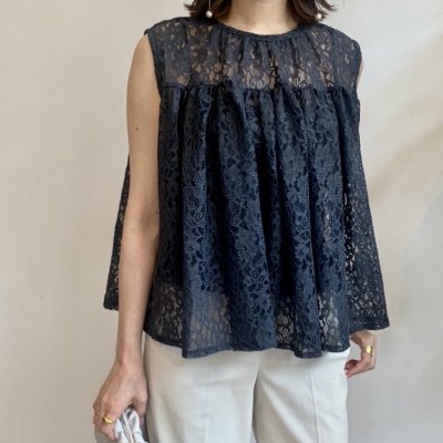 <img class='new_mark_img1' src='https://img.shop-pro.jp/img/new/icons16.gif' style='border:none;display:inline;margin:0px;padding:0px;width:auto;' />Lace flare sleeveless blouse / Gray