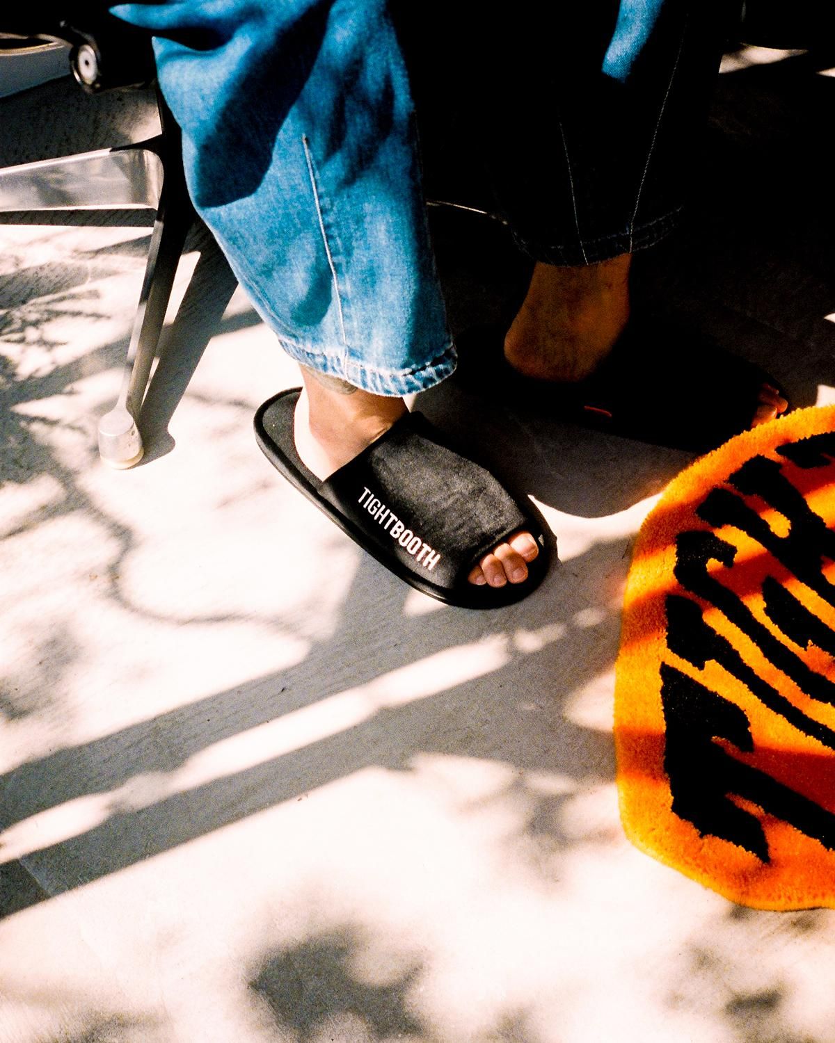 早割クーポン！ ACID LOGO RUG - TIGHTBOOTH® タイトブース オフィシャルウェブ 小物