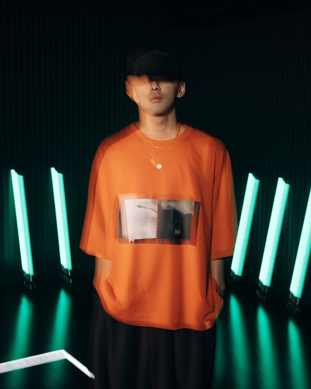 Super Wide Logo Tee（GOOPiMADE x TIGHTBOOTH） - TIGHTBOOTH