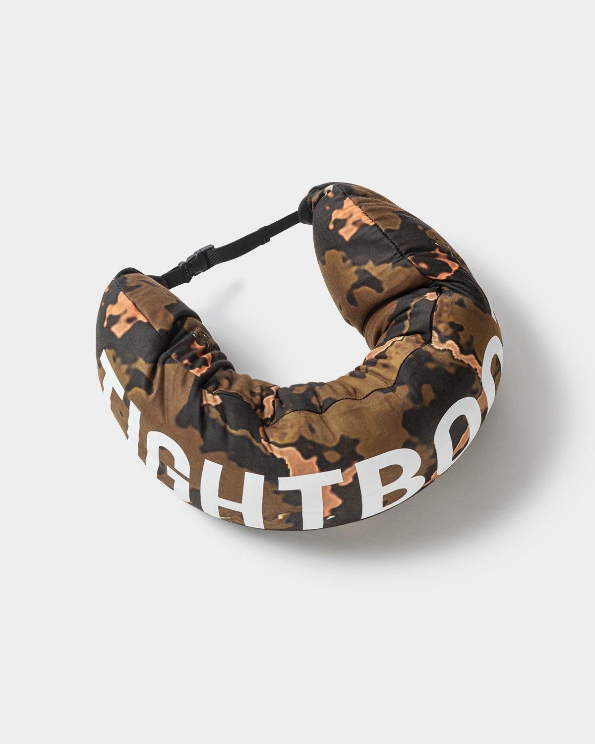 LOGO NECK PILLOW - TIGHTBOOTH® タイトブース オフィシャルウェブサイト