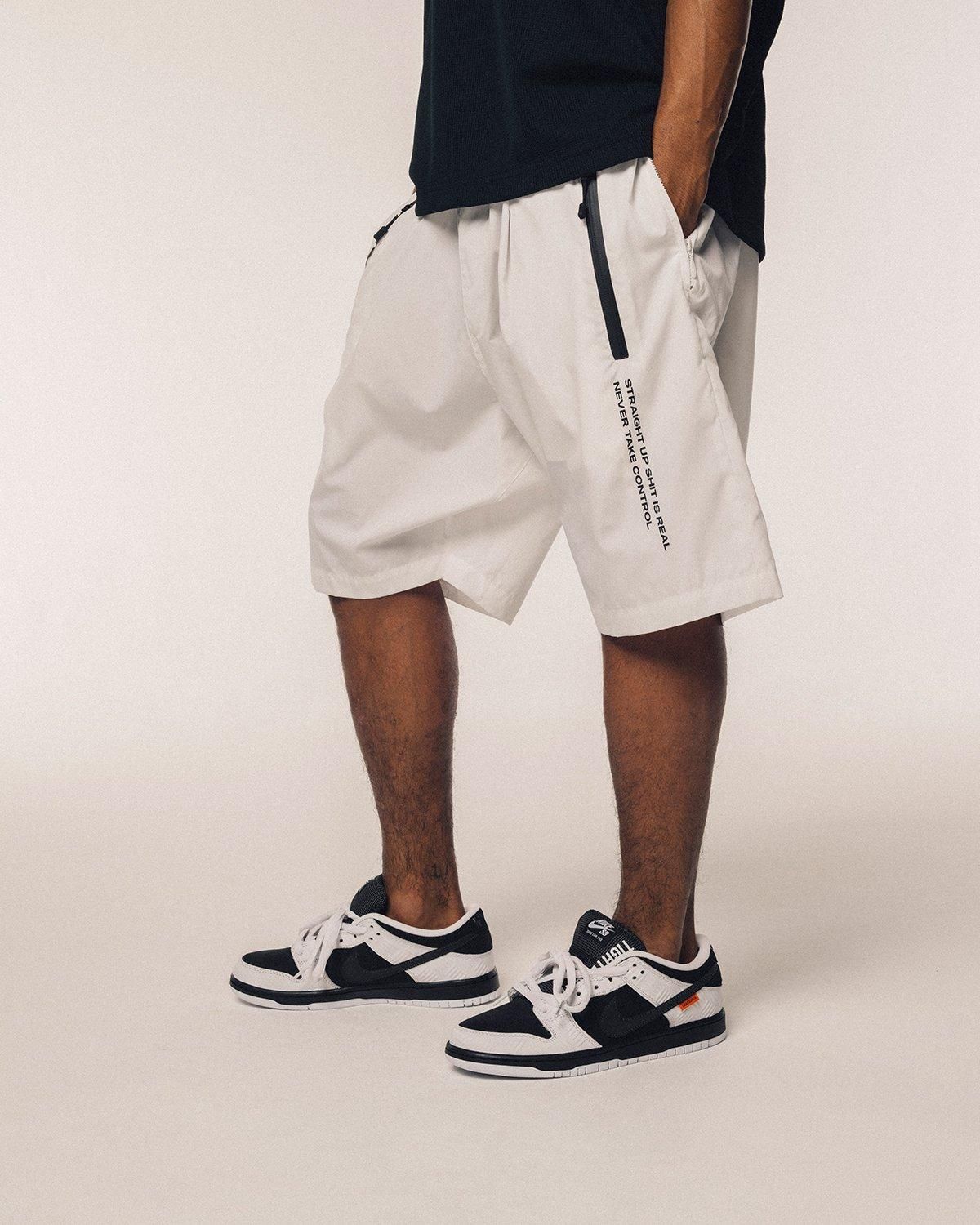 TIGHTBOOTH PRODUCTION BOARD SHORTS WHITE メンズ|ショート TIGHTBOOTH PRODUCTION BOARD SHORTS WHITE メンズ|ショート