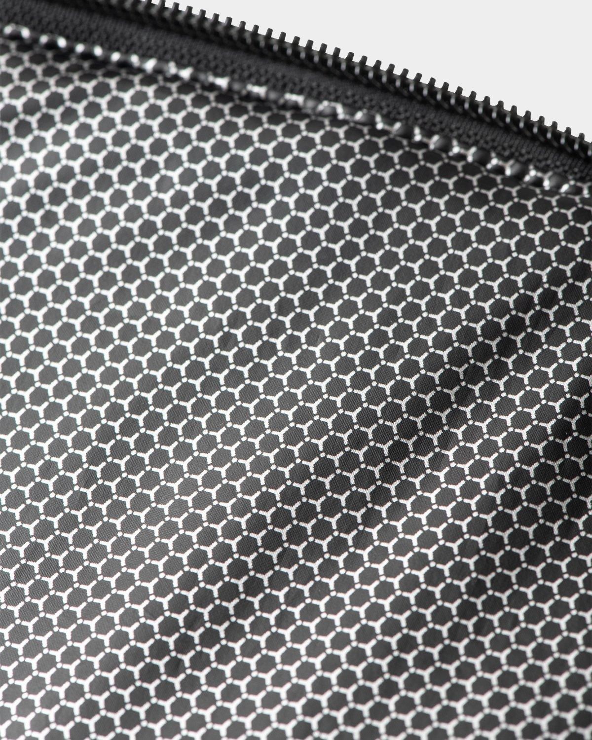 LABEL LOGO COOLER POUCH - TIGHTBOOTH® タイトブース LABEL LOGO COOLER POUCH - TIGHTBOOTH® タイトブース