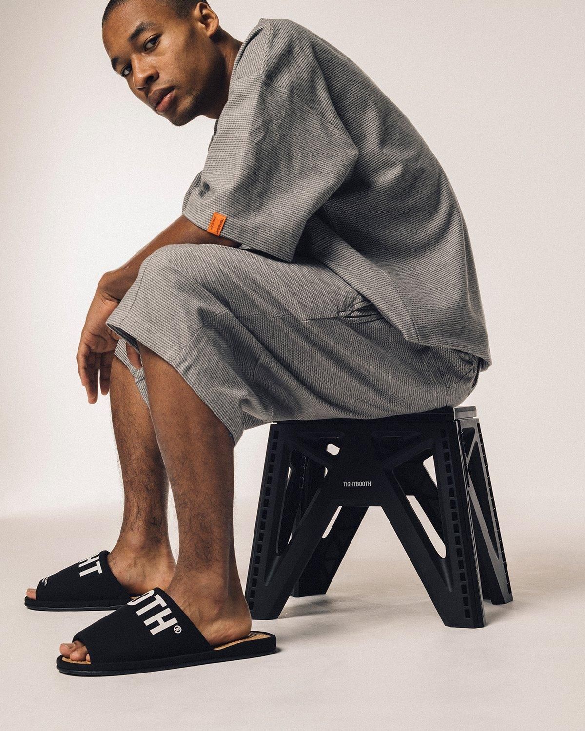 LABEL LOGO FOLDING STOOL - TIGHTBOOTH® タイトブース