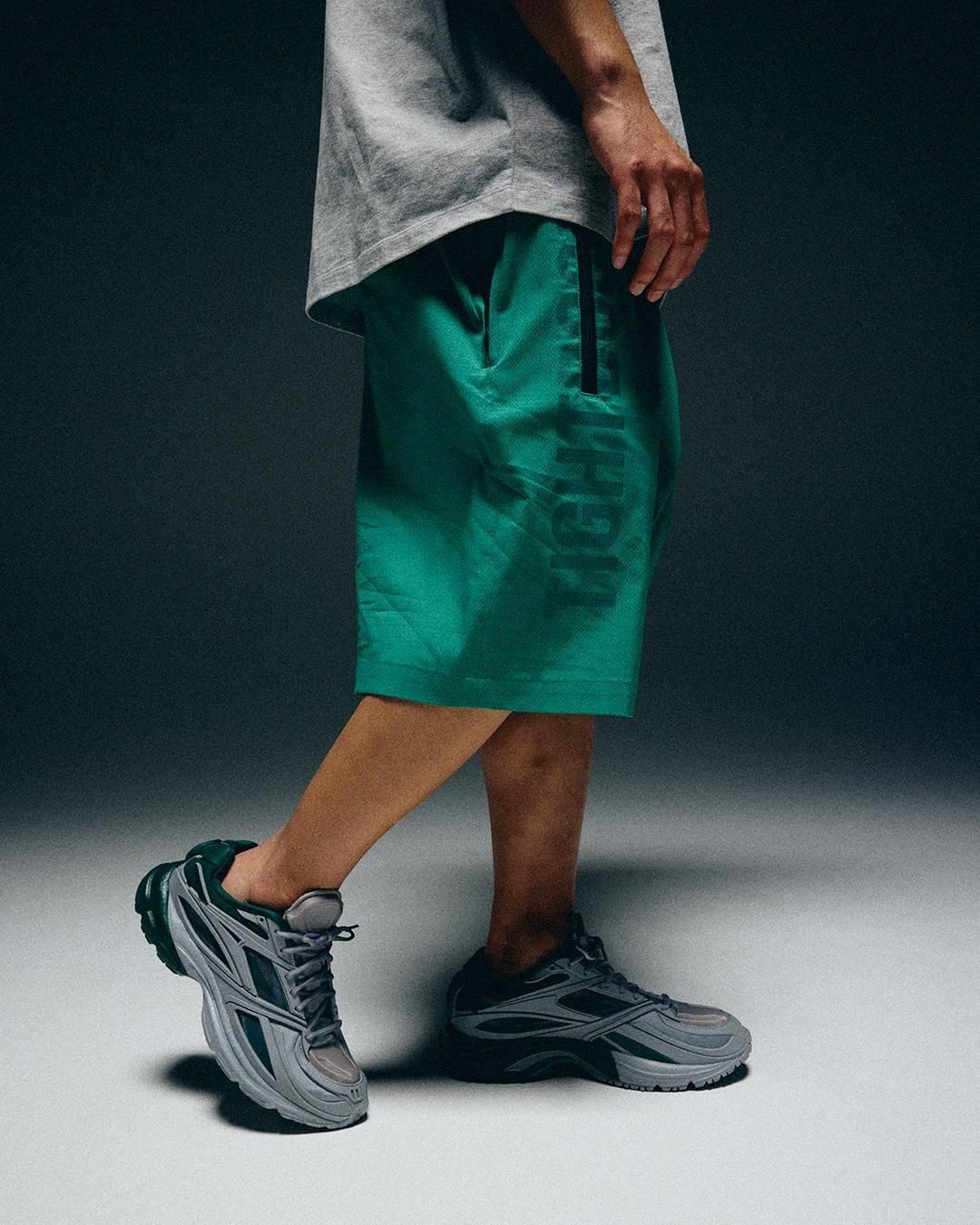 LABEL LOGO BOARD SHORTS - TIGHTBOOTH® タイトブース