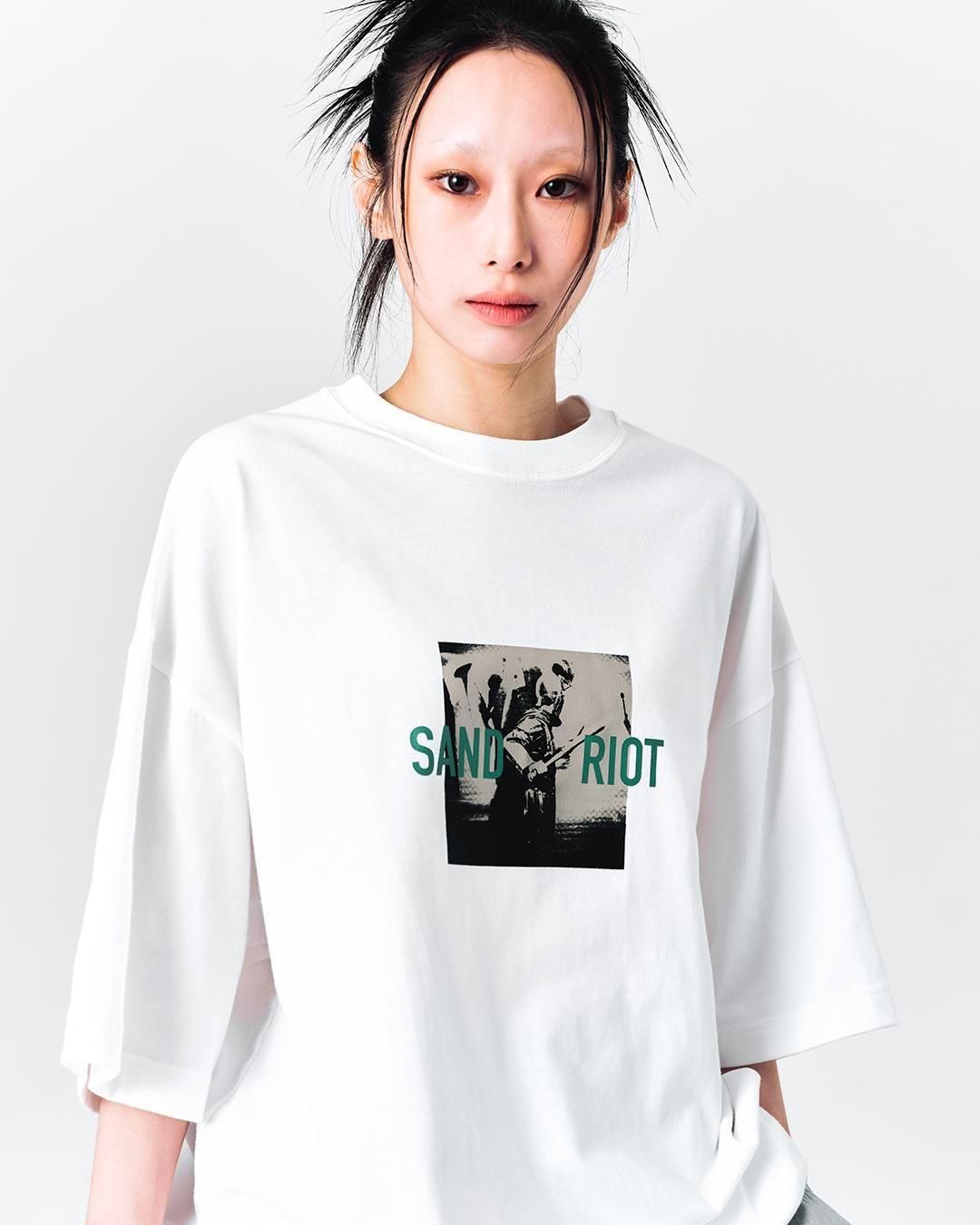 GOOPiMADE®xTIGHTBOOTH Sand Riot Logo Tee GOOPiMADE® x TIGHTBOOTH - Sand Riot Logo Tee - TIGHTBOOTH