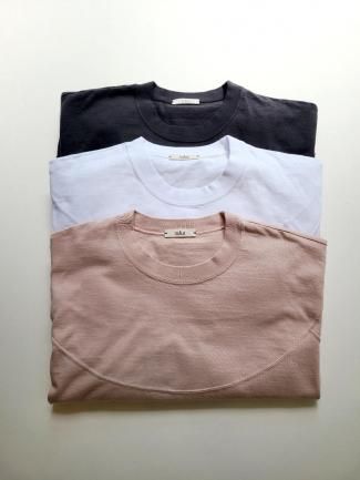 <img class='new_mark_img1' src='https://img.shop-pro.jp/img/new/icons13.gif' style='border:none;display:inline;margin:0px;padding:0px;width:auto;' />HAU tops 