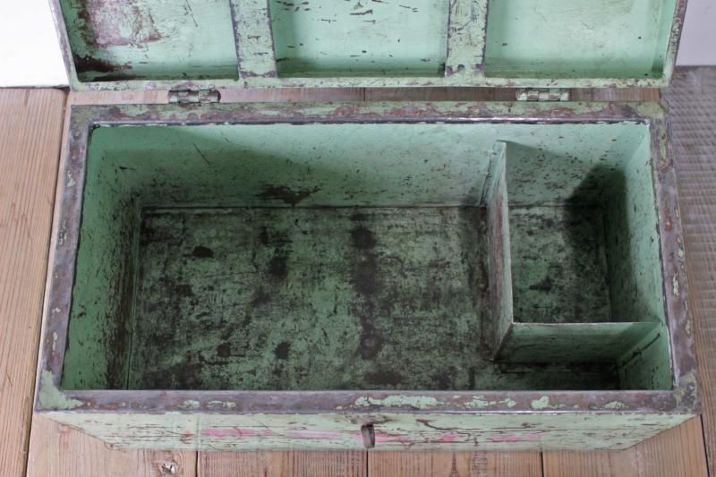 インダストリアル　スチール棚　工具入れ　レアな品　昭和レトロ インダストリアルスチール棚工具入れレアな品昭和レトロ