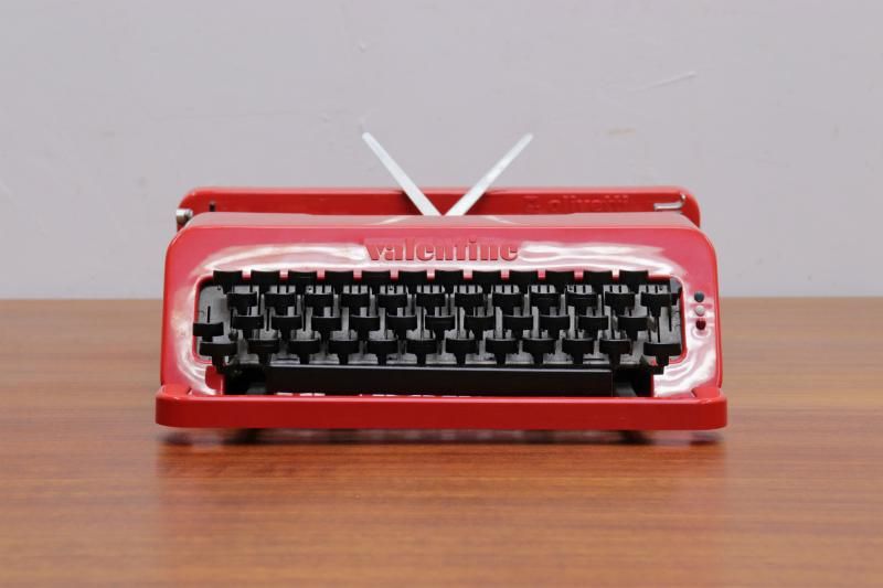 olivetti valentine オリベッティ バレンタイン タイプライター