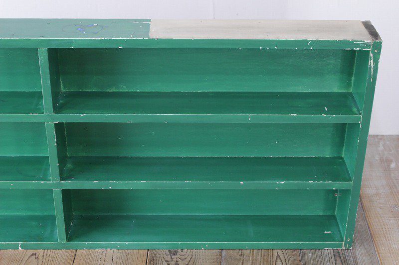 昭和レトロ　木製　飾り棚　小物収納 背面緑色