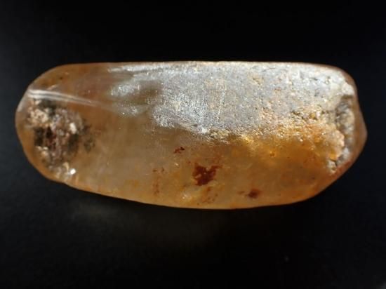 レア度高め　川流れ水晶　優しい虹が満載　735g とても綺麗　天然石 レア度高め 川流れ水晶 優しい虹が満載 735g とても綺麗 天然石