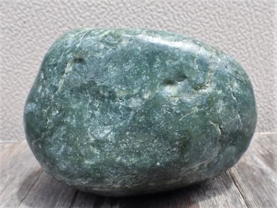 ネフライト 台湾産 翡翠 置物 鉱石 原石 宝石 貴重 国産