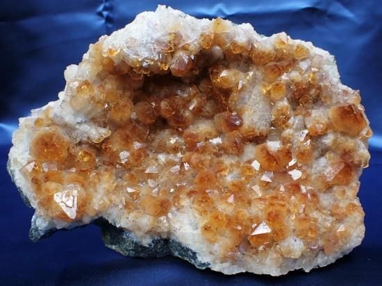 44、シトリン（黄水晶）クラスター・1 220mm/2.35kg 8,000→5割引