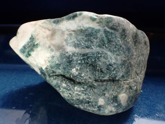 日本翡翠原石・206（濃緑色） 127mm/1058g  ,000 - ザ・ストーンズ