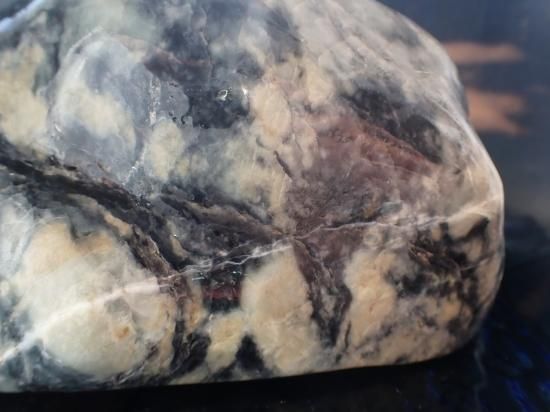 日本翡翠原石・362（圧砕） 155mm/1300g 8,000 - ザ・ストーンズバザール