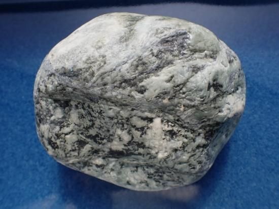 翡翠の原石 北海道 日高翡翠 ヒスイ 原石 238.8g (ID:48921) | 榎本通商