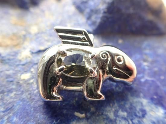 SVアニマル・ペンダント・ビッキー（モルダバイト）・1 ,500