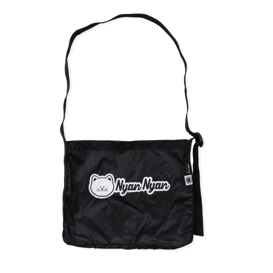 <img class='new_mark_img1' src='https://img.shop-pro.jp/img/new/icons60.gif' style='border:none;display:inline;margin:0px;padding:0px;width:auto;' />NyanNyan ˥˥ Logo Saccoche å