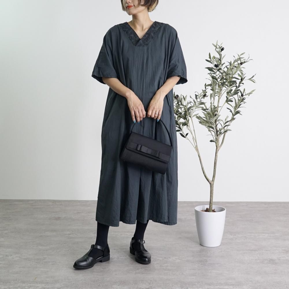 美品☆慈雨 ジウ ノースリーブ 刺繍切替 ワンピース ブラック40 sensounico慈雨 センソユニコ ジウ ノースリーブ ワンピース