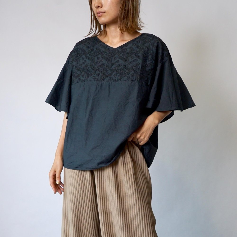 刺繍フリルスリーブTシャツ/ブラック/三河織物