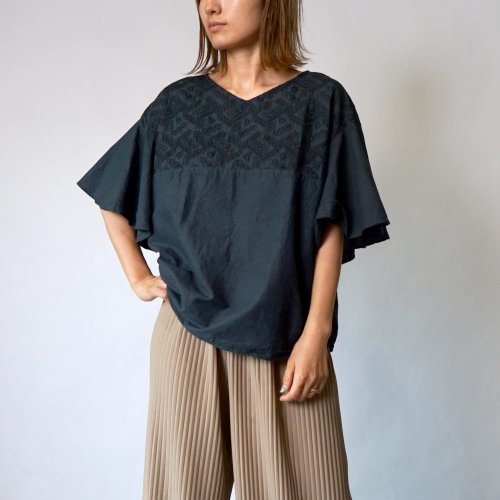 刺繍フリルスリーブTシャツ/ブラック/三河織物