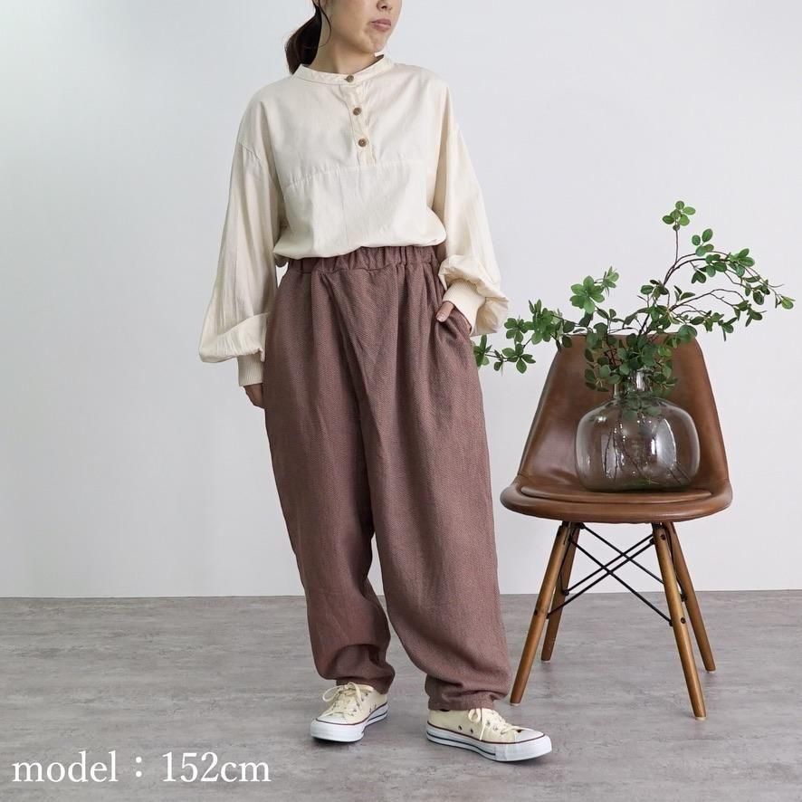 ペグトップタックパンツ | ヘリンボーン ネイビー - UZUiRO(ウズイロ