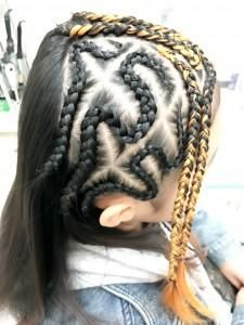 ハーフコーンロウデザインとカラーエクステ Hair Design El Black 池袋 エルブラック コーンロウブレイズの専門店