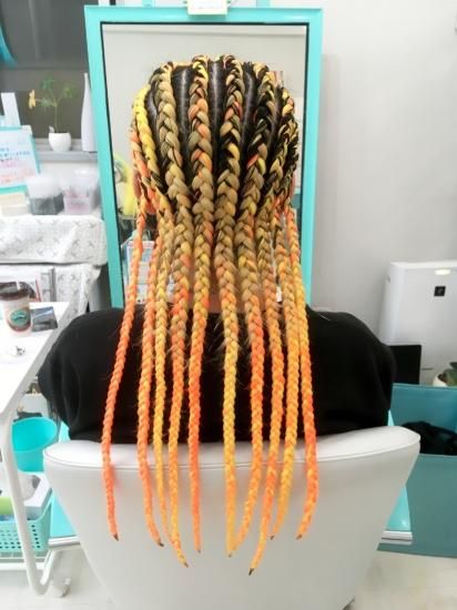 エクステで楽しむカラーブレイズ Hair Design El Black 池袋 エルブラック コーンロウブレイズの専門店 エクステで楽しむカラーブレイズ Hair Design El Black 池袋 エルブラック コーンロウブレイズの専門店