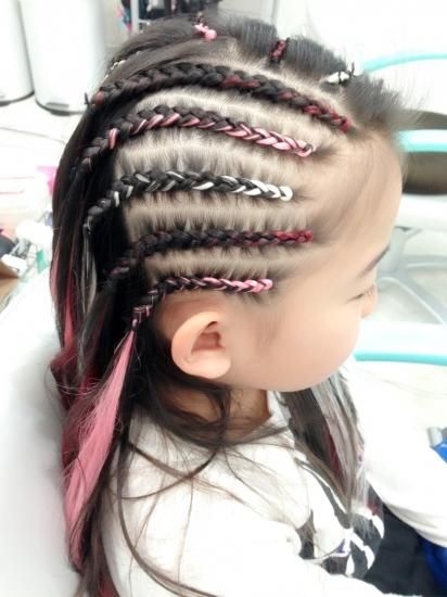 カラーエクステ入りサイドコーンロウとポイントメッシュ Hair Design El Black 池袋 エルブラック コーンロウ ブレイズの専門店 カラーエクステ入りサイドコーンロウとポイントメッシュ Hair Design El Black 池袋 エルブラック コーンロウ ブレイズの専門店