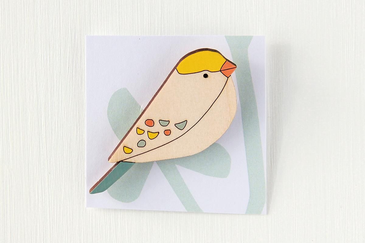 ソングバード(鳴きどり) とりの木製ブローチ【Anna Wiscombe ソングバード(鳴きどり) とりの木製ブローチ【Anna Wiscombe