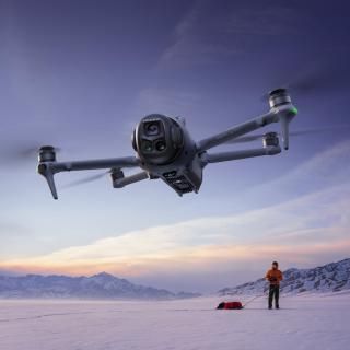 <img class='new_mark_img1' src='https://img.shop-pro.jp/img/new/icons15.gif' style='border:none;display:inline;margin:0px;padding:0px;width:auto;' />DJI Mavic 4 ProDJI RC 2°