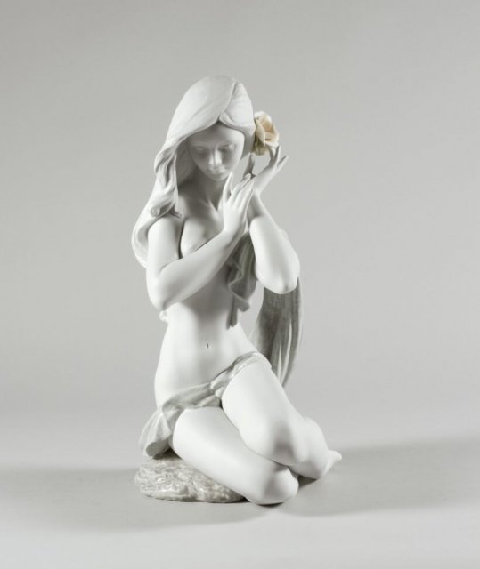 リヤドロ 月灯りの夜に 01009332 Subtle moonlight Woman Figurine. White. Limited edition