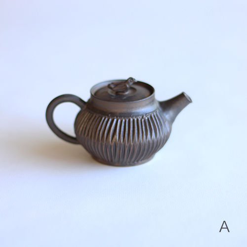 【唯一無二】墨釉 × 経文彫刻｜作家物 茶壺／急須【高値即売】備前焼き 唯一無二】墨釉 × 経文彫刻｜作家物 茶壺／急須【高値即売】備前焼