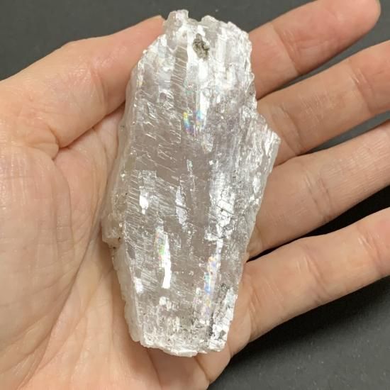 ❤️天然水晶皿　✴️虹入り　透明感良く　梨形　水晶　クリスタル 水晶原石 ナチュラルクォーツ 風水 天然透明 浄化 空間