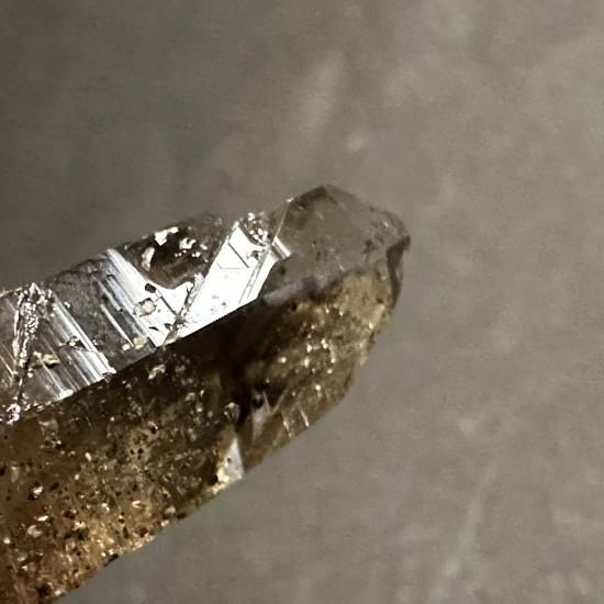 宮崎県延岡産スモーキークォーツ【激レア！】 飛び出すレコード