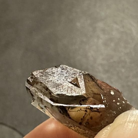 宮崎県延岡産スモーキークォーツ【激レア！】 飛び出すレコード