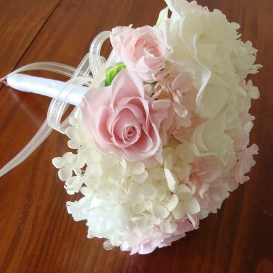 紫のライラックとピンクのお花ナチュラルシャワークラッチブーケ