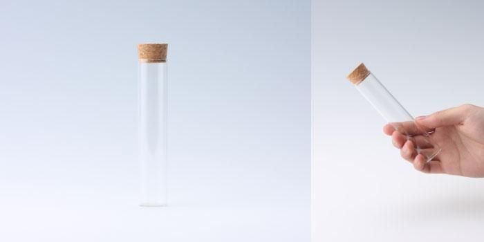 樹皮コルクで覆われたガラス瓶 樹皮コルクで覆われたガラス瓶
