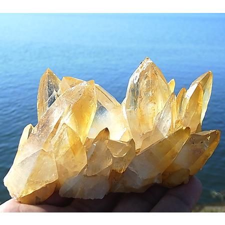 神々しい輝き‼️スカルドゥ産 ヒマラヤゴールデンヒーラー水晶 クラスター 特選品】ヒマラヤ産ゴールデンヒーラー水晶クラスターSA(LL