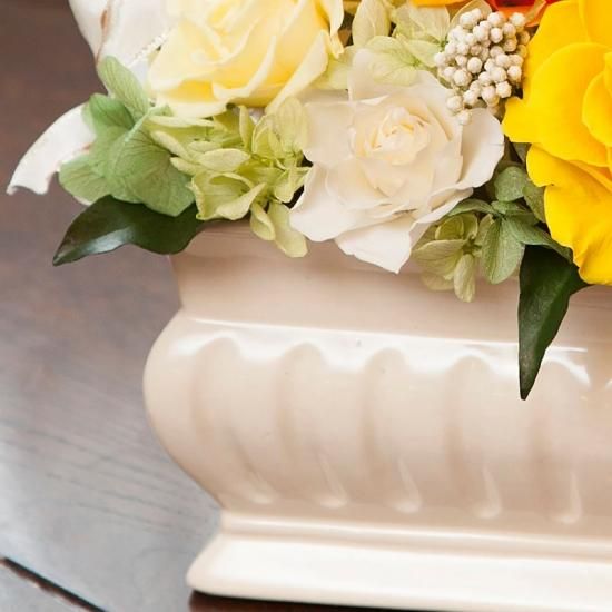 黄色のバラのプリザーブドフラワーアレンジメント メアリー（イエロー