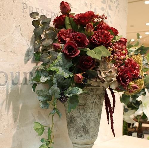 ワインレッドの薔薇花と黒薔薇の花 赤と黒の出会いのプリザーブド