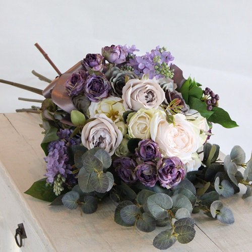 紫と白 ライラックとバラがたっぷりなスワッグ - カントリーマム 