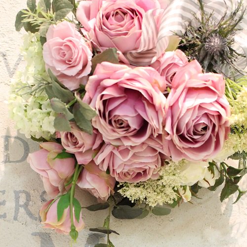 専用　やわらかなピンク色バラの花のホンワリとはなやかな花たちのスワッグ