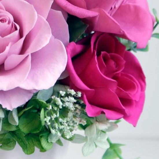 濃淡ピンクのバラのプリザーブドフラワーアレンジ 「シャーロット