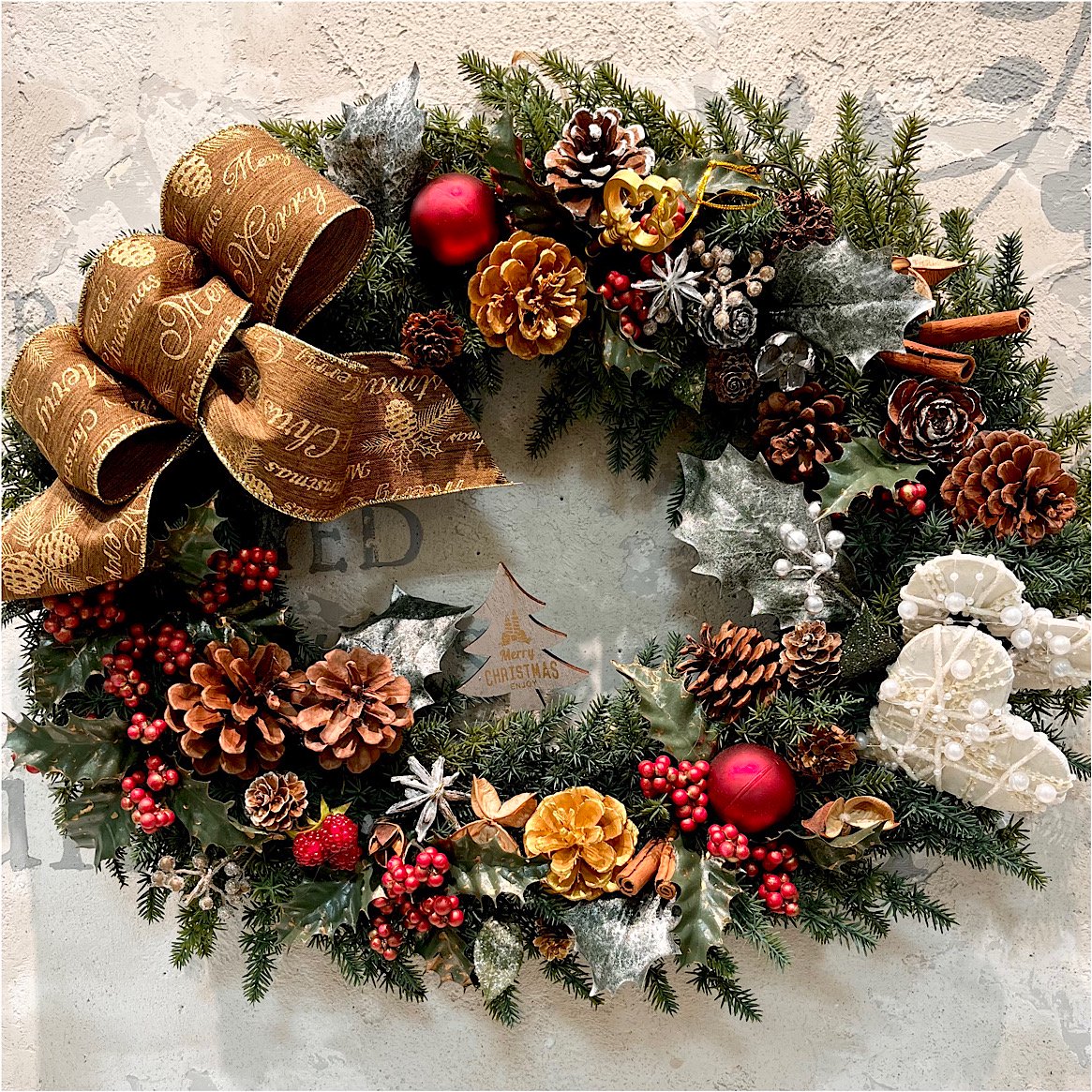 木の実いっぱいのクリスマスオーバルリース - カントリーマム