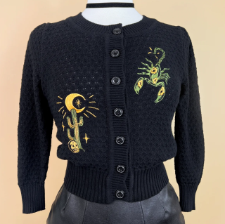 <img class='new_mark_img1' src='https://img.shop-pro.jp/img/new/icons6.gif' style='border:none;display:inline;margin:0px;padding:0px;width:auto;' />The Scorpion Cardigan