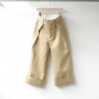 <img class='new_mark_img1' src='https://img.shop-pro.jp/img/new/icons54.gif' style='border:none;display:inline;margin:0px;padding:0px;width:auto;' />SOUMO - BIG TUCK CHINO (BEIGE)