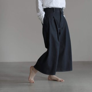 SOUMO - Cropped Tuck Wide Trousers